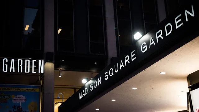 Madison Square Garden Sports considers splitting Knicks and Rangers into separate companies