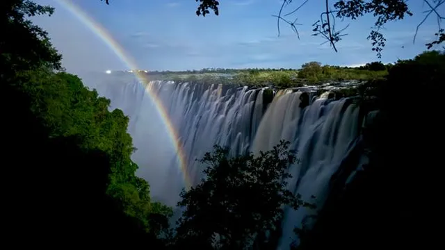 Moonbow draws crowds to Victoria Falls during full moon nights
