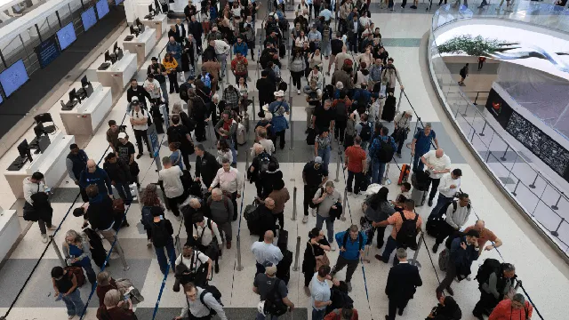 TSA faces staffing crisis as officers call in sick during shutdown