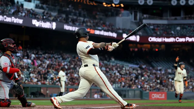 Rafael Devers leads Giants to 5-0 victory over Reds