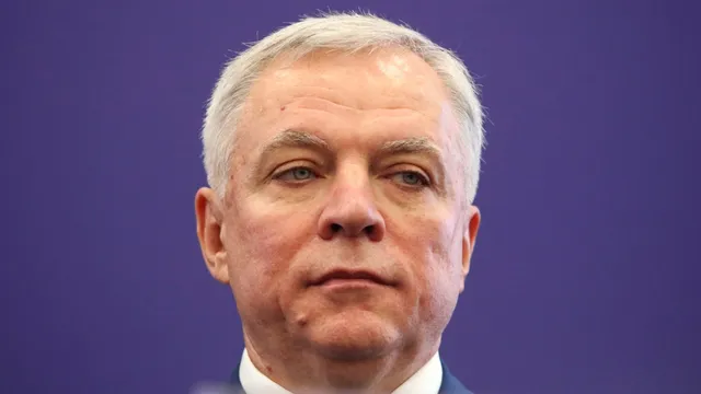 Executive falls to death from Moscow high-rise amid rising tensions