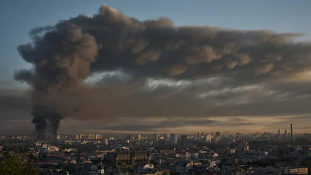 Russia strikes Ukrainian missile plant amid ongoing conflict