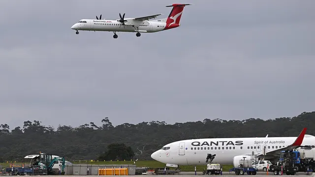 Qantas planes nearly collide at Sydney Airport