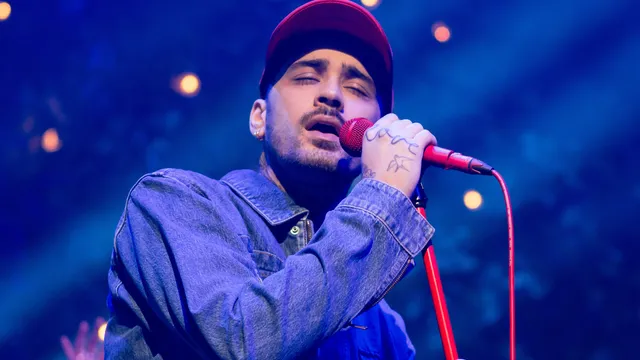 Zayn Malik receives praise for performing with an all-female band