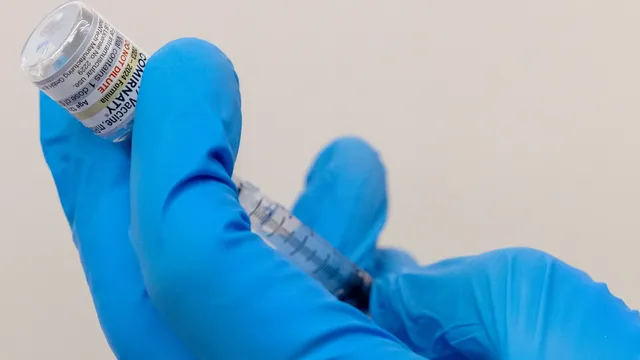 Pfizer's Covid-Flu Shot Faces Setback as Competitors Advance