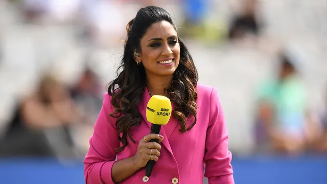 Isa Guha falls in commentary box at Lord"s during England vs Sri Lanka Test