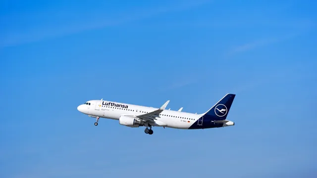 Lufthansa flight forced to return to London due to emergency signals