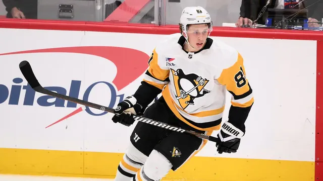 Pittsburgh Penguins forward Ben Kindel returns to practice a week after fainting on team flight