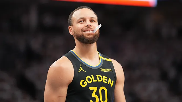 Steph Curry sidelined for at least Game 2 after hamstring injury