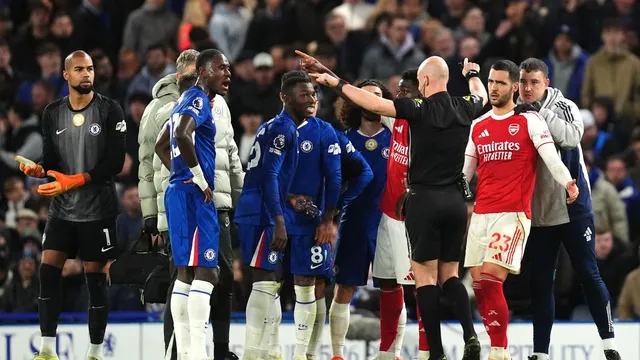 Chelsea holds Arsenal to a draw despite Caicedo's red card