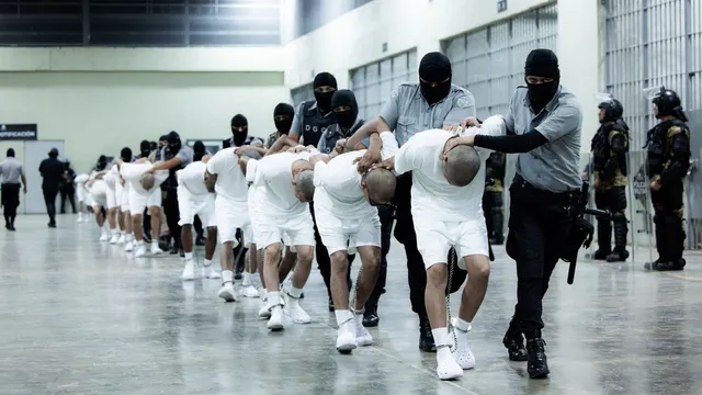 Federal judge demands hearing for deported Venezuelan men amid torture claims