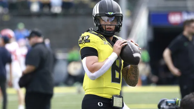 Oregon dominates Illinois 38-9 with Gabriel’s 4 TDs