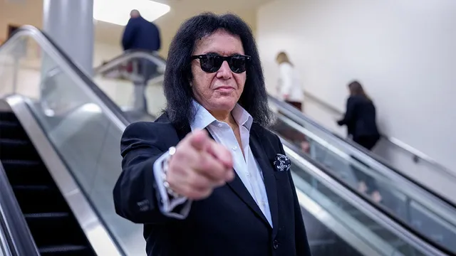 Gene Simmons urges Americans to ignore their neighbors' political beliefs