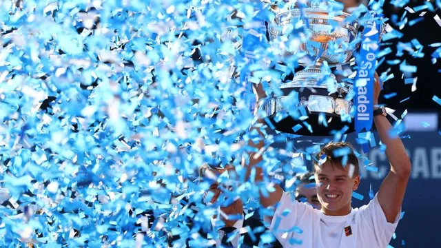 Holger Rune stuns Carlos Alcaraz to win Barcelona Open