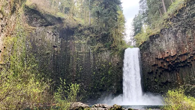 Oregon lawmakers approve funds to secure iconic waterfall for public access