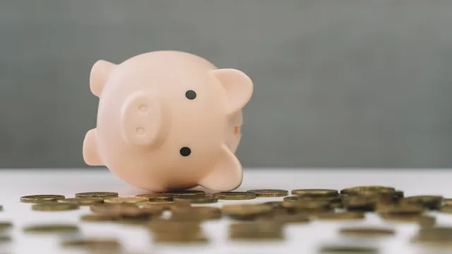 US jobs data surpasses forecasts, impacting gold and silver prices