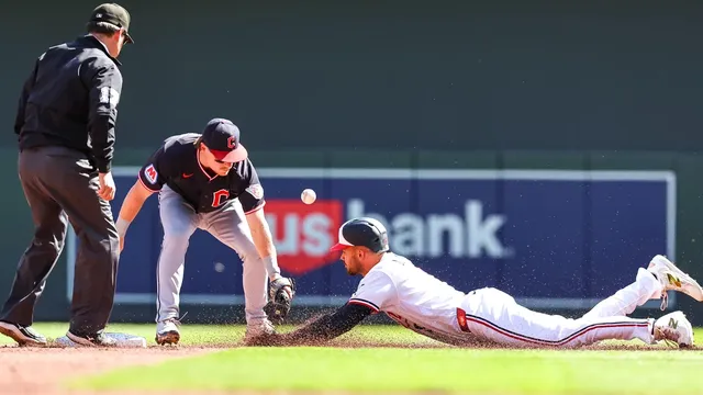 Cleveland Guardians defeat Minnesota Twins 9-2 with Kwan's lead-off homer