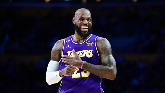 LeBron James criticizes Memphis and Milwaukee for his travel woes