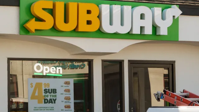 Subway gifts $20 to passengers stuck in middle seats on Southwest Airlines