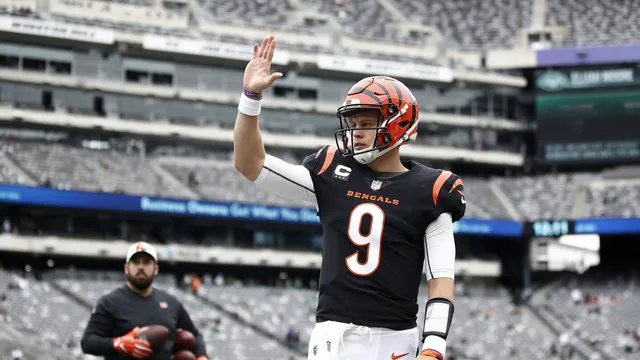 Joe Burrow commits to Bengals for the long haul