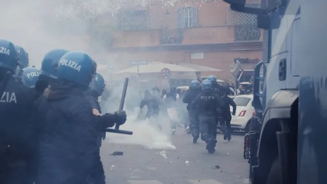 Police intervene to prevent violent clashes between Lazio and Roma fans