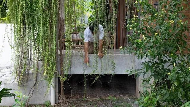 Jakartans adapt homes to tackle flooding challenges