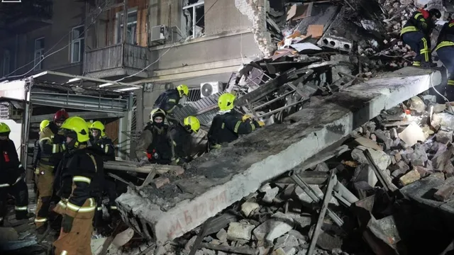 Russian air strikes devastate Ukrainian cities, killing and injuring civilians