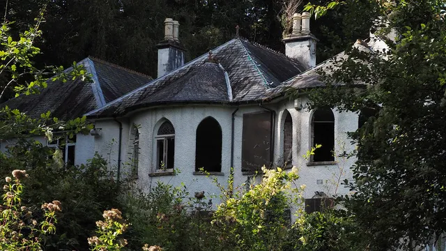 Abandoned Polvellan Manor in Looe, Cornwall faces demolition calls