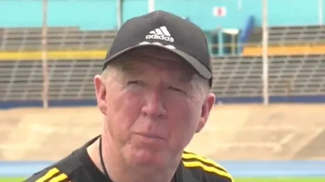 Steve McClaren learns Jamaican patois during training with Reggae Boyz