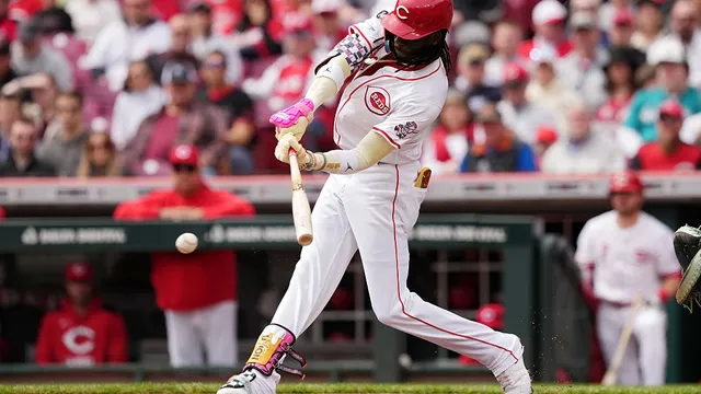 Elly De La Cruz shines with a stunning catch and home run against Orioles