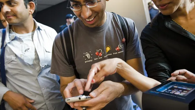 iPhone sales contribute to declining birth rates in America