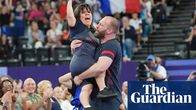 Zoe Newson wins silver in powerlifting at La Chapelle Arena