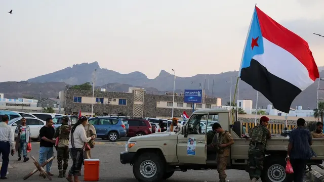 Yemen's government escalates conflict with military operation against separatists