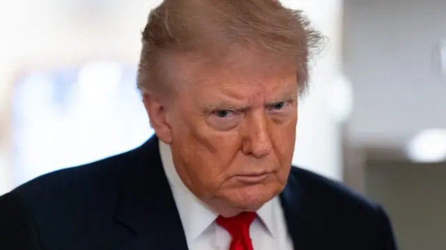 Trump's approval rating plummets, jeopardizing GOP House control