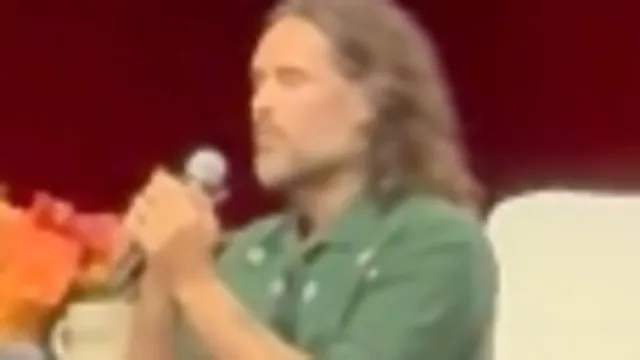Russell Brand joins Tucker Carlson in prayer for unity at US tour launch