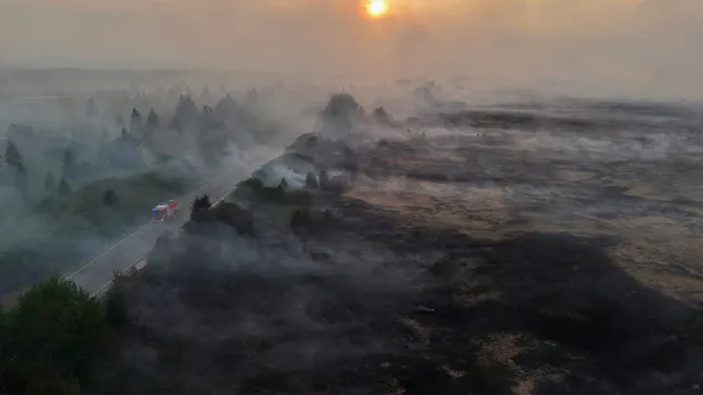 Two dead as wildfire engulfs Greek island of Salamina