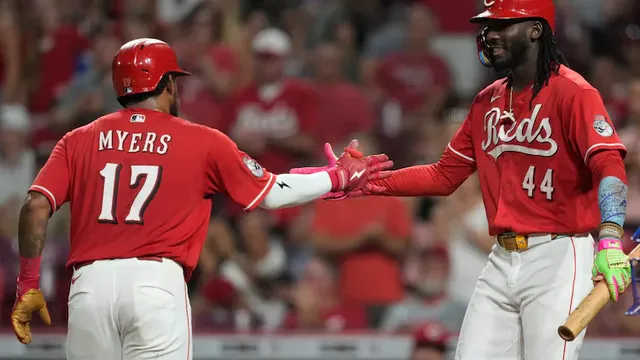 Cincinnati Reds beat Los Angeles Dodgers 6-2, delaying Dodgers' NL West title clinch