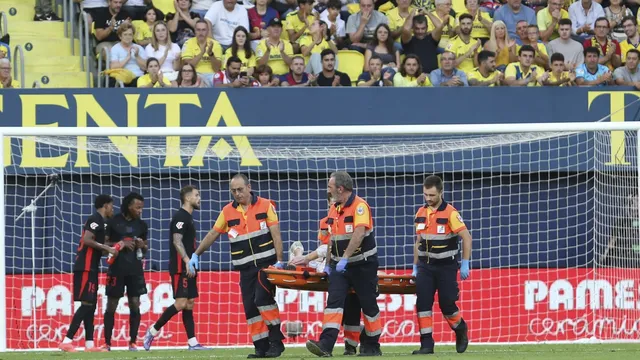 Ter Stegen stretchered off during Barcelona’s 5-1 victory over Villarreal