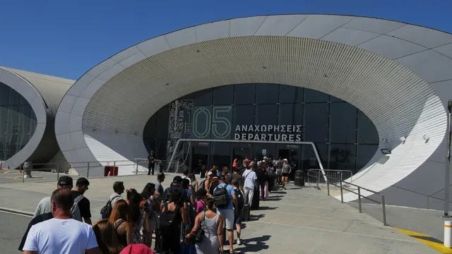 Israelis return home from Cyprus amid escalating conflict