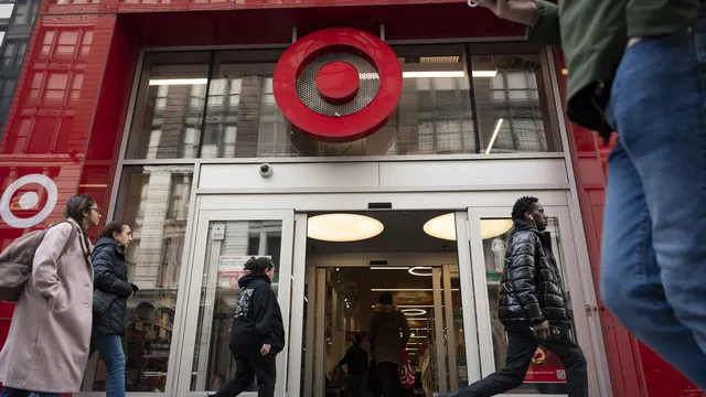 Pastor Jamal Bryant demands full boycott of Target over diversity failures