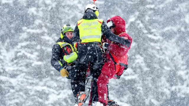 Lindsey Vonn suffers knee injury in crash before Olympics