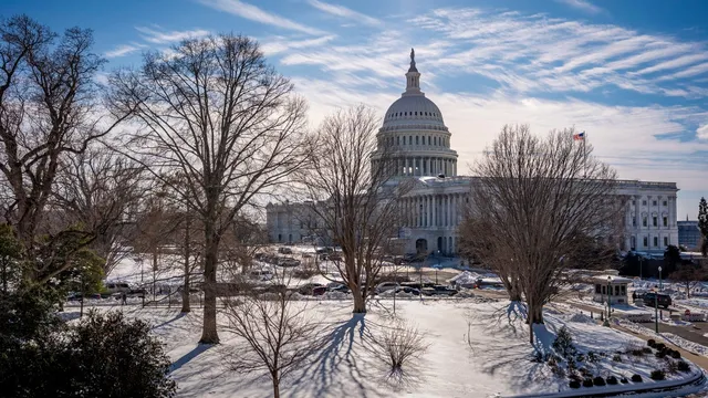 Man charged with planting pipe bombs before Capitol riot remains jailed