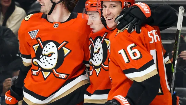 Frank Vatrano dominates as Ducks crush Lightning 4-1