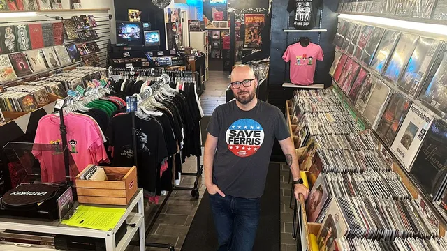 Doug Emhoff visits Philadelphia record store before debate