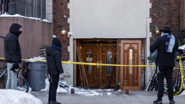 Driver intentionally crashes car into Chabad headquarters during major holiday