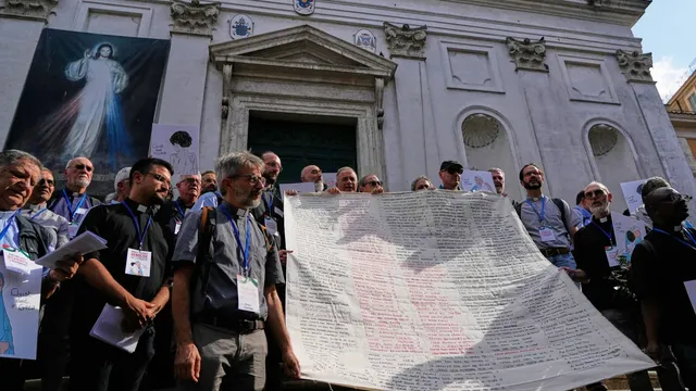 Catholic priests and nuns march to Vatican to demand end to Gaza genocide