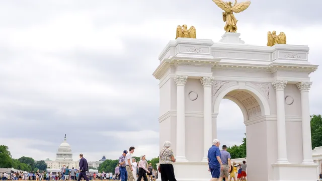Trump's triumphal arch proposal gains initial approval amid public opposition