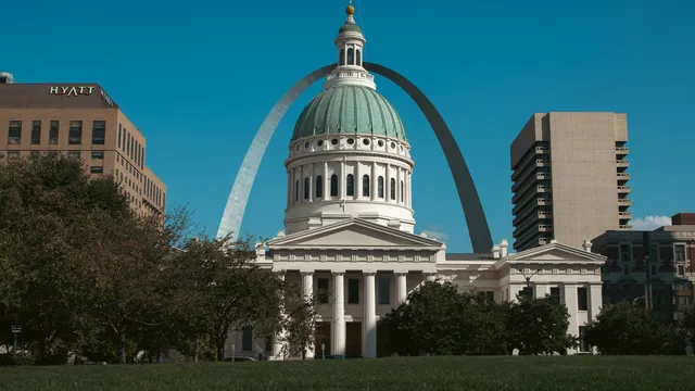 Dr. Angela Zeng collaborates with Saint Louis University to enhance business education