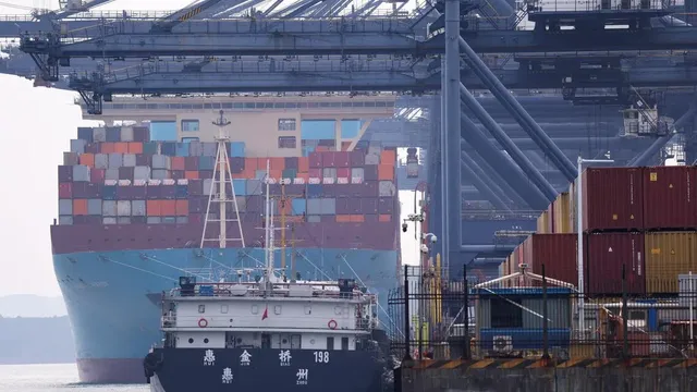 China's exports soar despite US tariffs