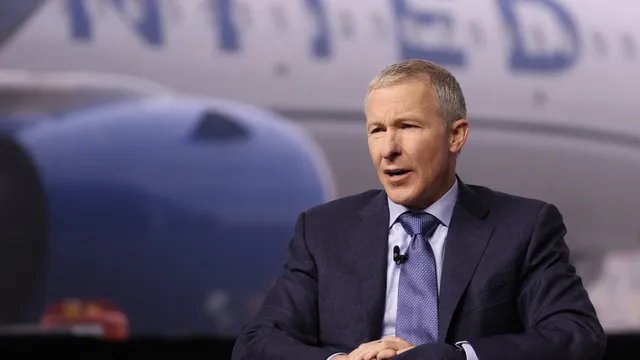 United Airlines raises fares as passengers accept higher prices